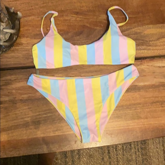 Multi color swim suit - Picture 2 of 2